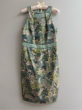 Sleeveless Floral Jacquard Sheath Dress in Green